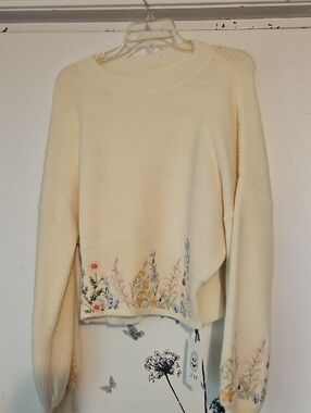 Cream Floral Embroidered Women’s Sweater